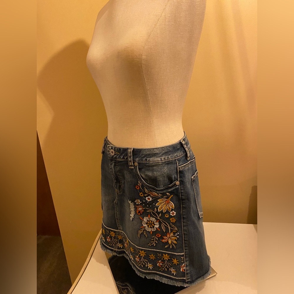 🌟 Altar'd State Embroidered Denim Mini Skirt —jean with Orange & Yellow Floral - Picture 2 of 10